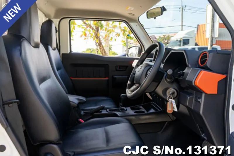 Toyota Hilux in White for Sale Image 5
