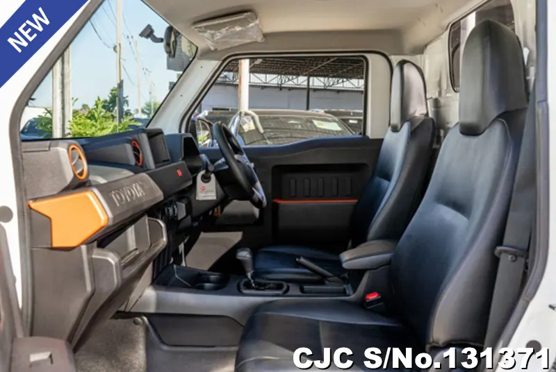Toyota Hilux in White for Sale Image 6