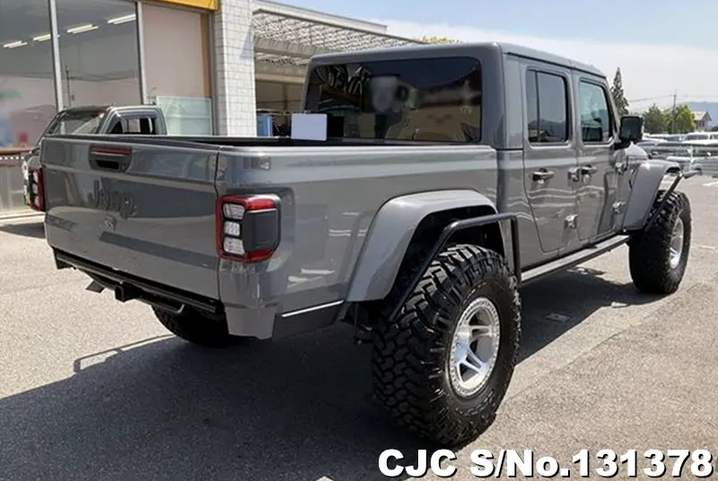 Jeep Gladiator in Gray for Sale Image 2