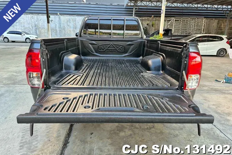 Toyota Hilux in Gray for Sale Image 7