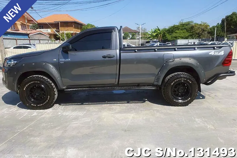 Toyota Hilux in Gray for Sale Image 7