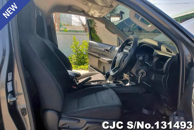 Toyota Hilux in Gray for Sale Image 9
