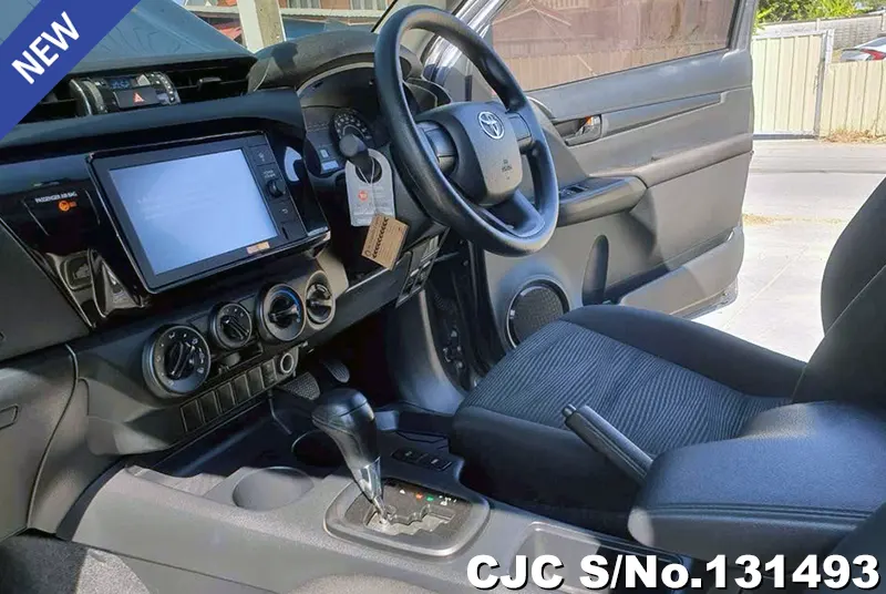 Toyota Hilux in Gray for Sale Image 12