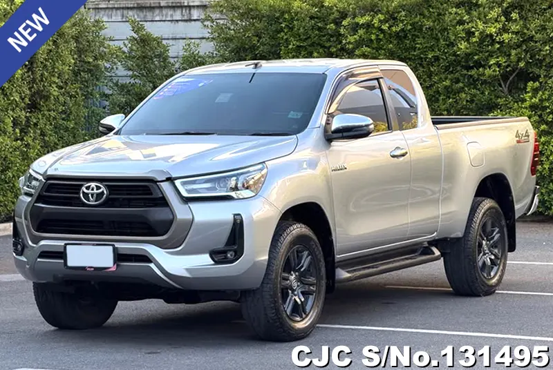 Toyota Hilux in Silver for Sale Image 3