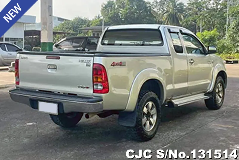 Toyota Hilux in Beige for Sale Image 2