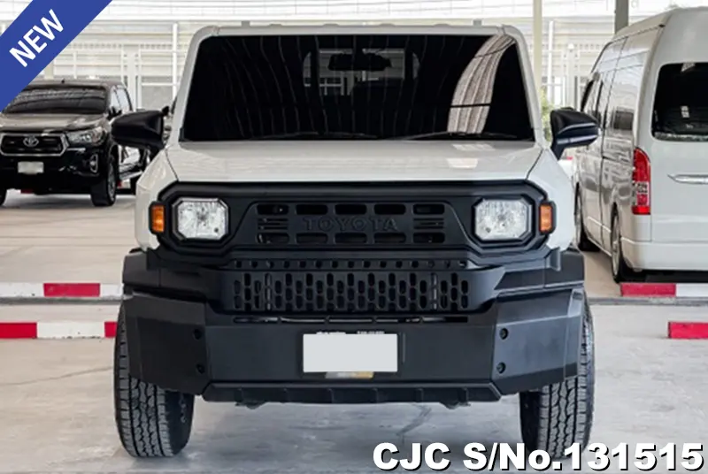 Toyota Hilux in White for Sale Image 2