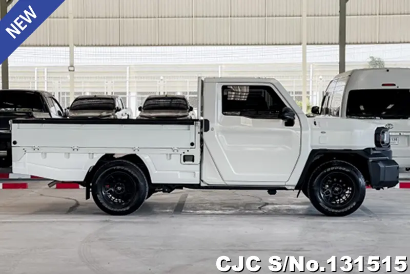 Toyota Hilux in White for Sale Image 4