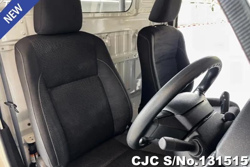 Toyota Hilux in White for Sale Image 9