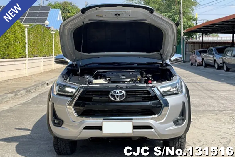 Toyota Hilux in Gray for Sale Image 3