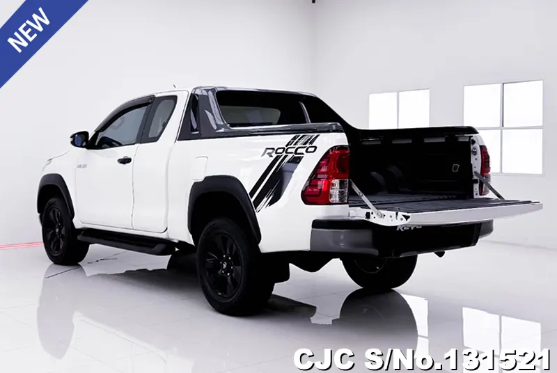 Toyota Hilux in White for Sale Image 2