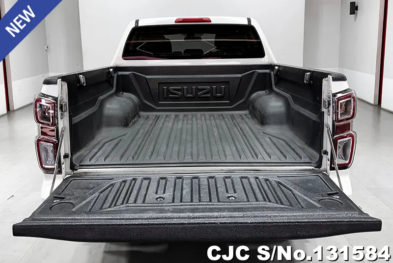 Isuzu D-Max in White for Sale Image 6