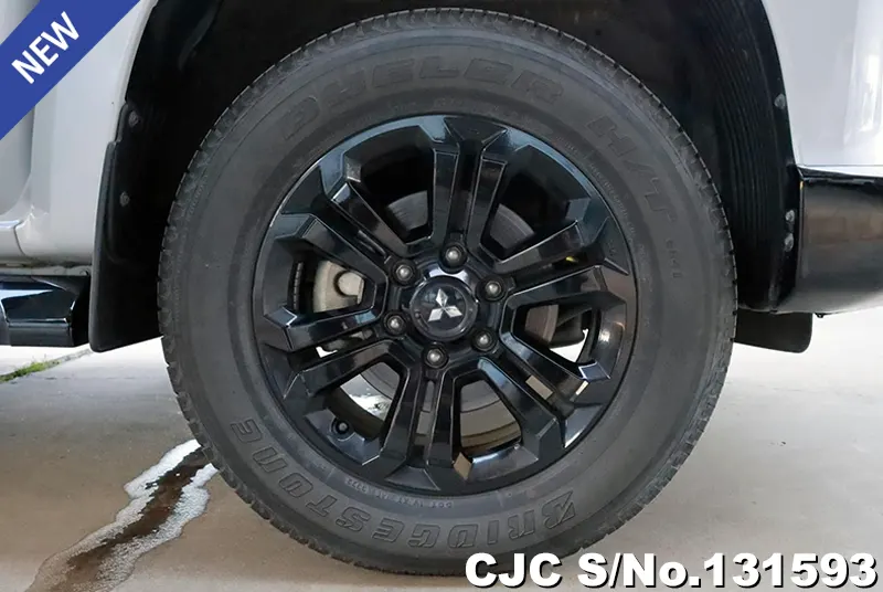 Mitsubishi Triton in White for Sale Image 14