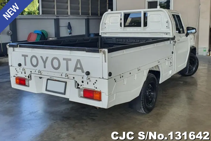 Toyota Hilux in White for Sale Image 2