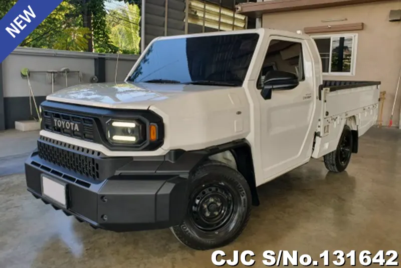 Toyota Hilux in White for Sale Image 3