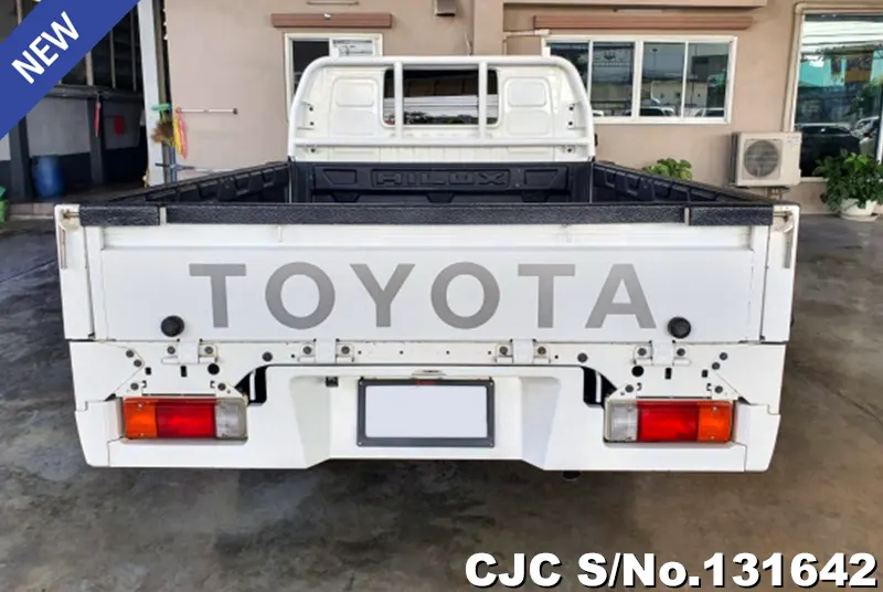 Toyota Hilux in White for Sale Image 5