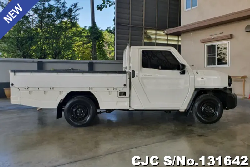 Toyota Hilux in White for Sale Image 6