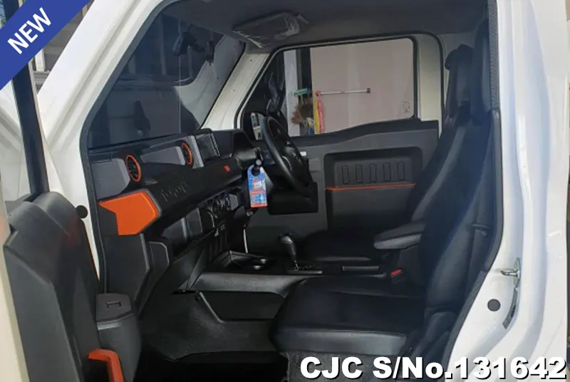 Toyota Hilux in White for Sale Image 10