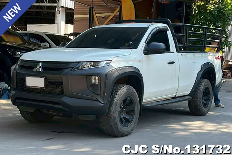 Mitsubishi Triton in White for Sale Image 3