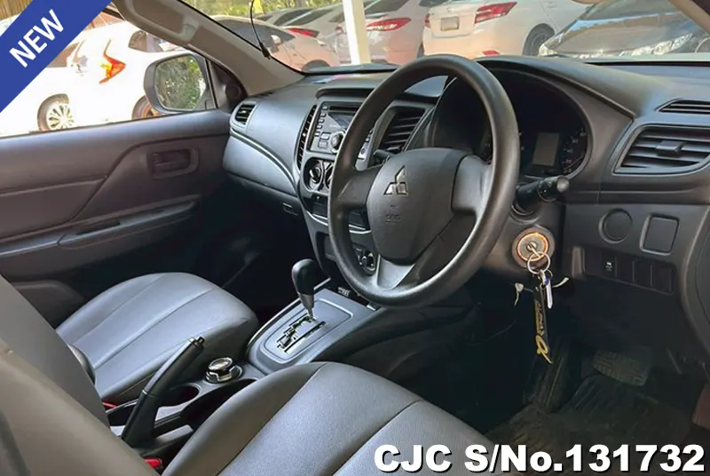 Mitsubishi Triton in White for Sale Image 5