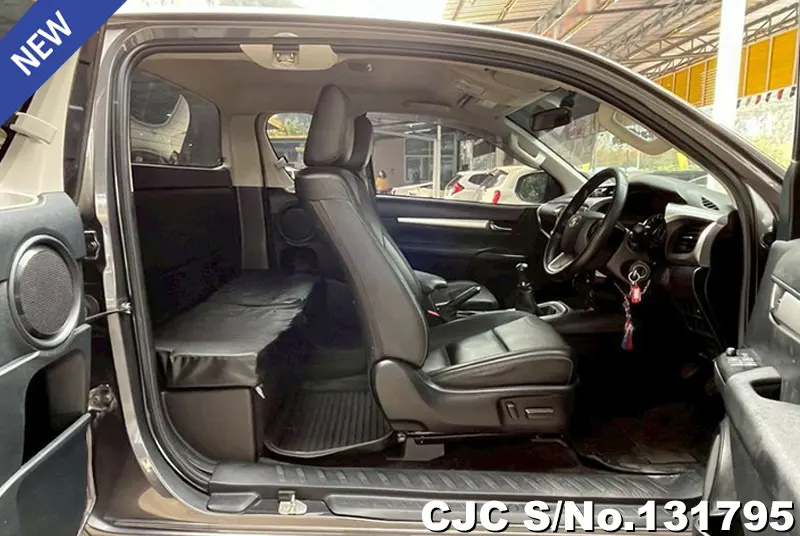 Toyota Hilux in Gray for Sale Image 7