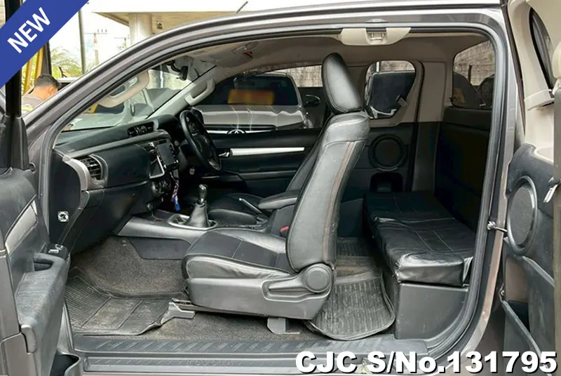 Toyota Hilux in Gray for Sale Image 8
