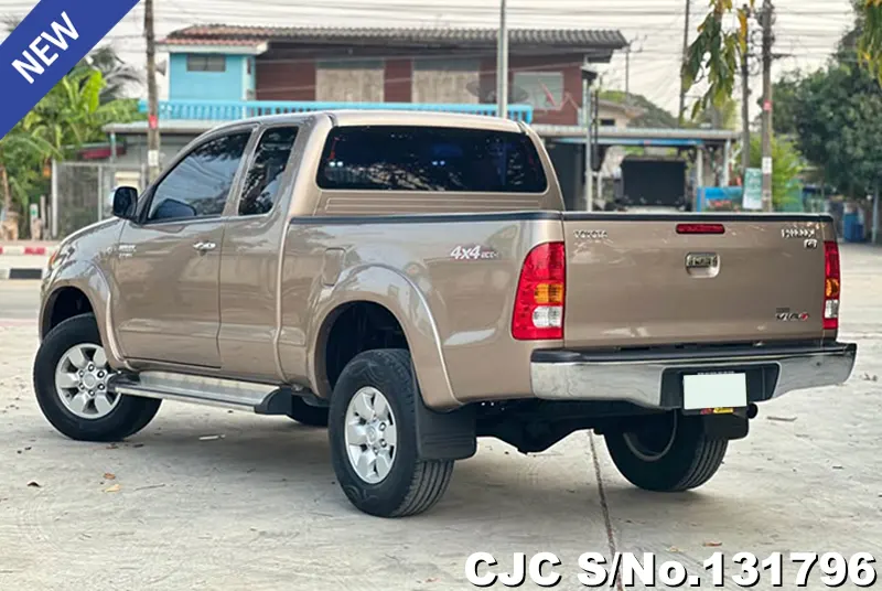 Toyota Hilux in Gold for Sale Image 1
