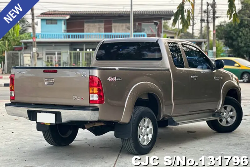 Toyota Hilux in Gold for Sale Image 2