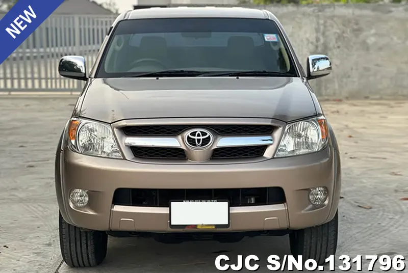 Toyota Hilux in Gold for Sale Image 4