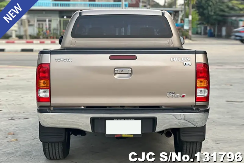 Toyota Hilux in Gold for Sale Image 5