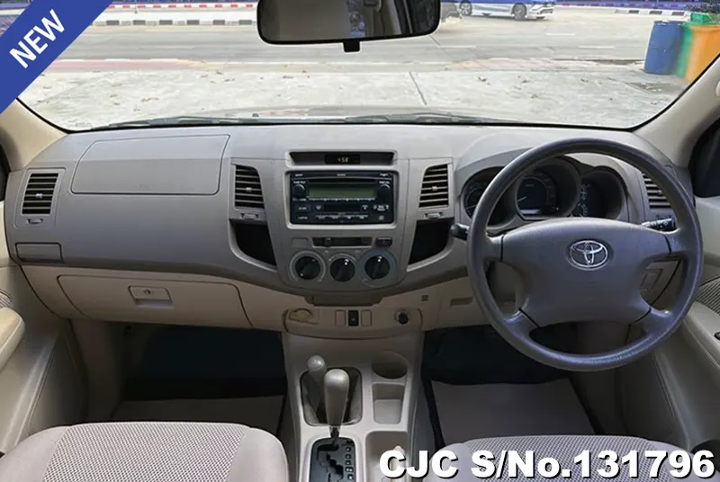 Toyota Hilux in Gold for Sale Image 8