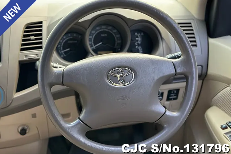 Toyota Hilux in Gold for Sale Image 10