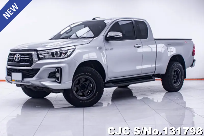 Toyota Hilux in Gray for Sale Image 2