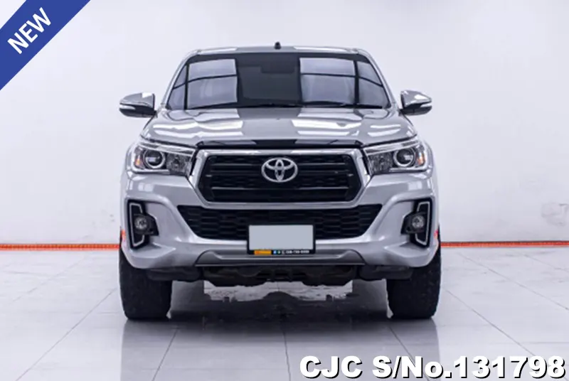 Toyota Hilux in Gray for Sale Image 3