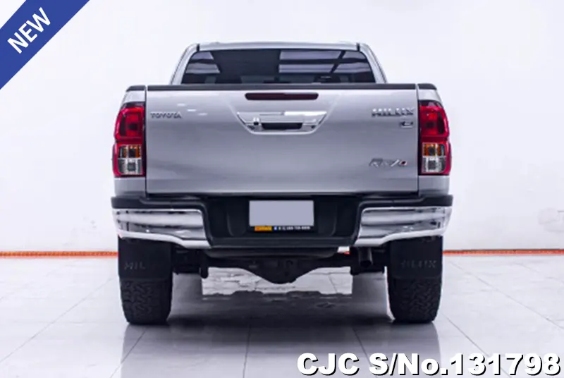 Toyota Hilux in Gray for Sale Image 4