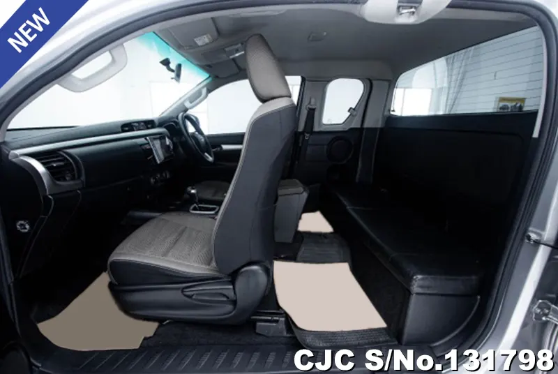 Toyota Hilux in Gray for Sale Image 8