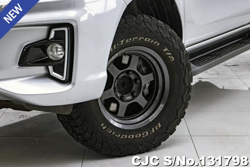 Toyota Hilux in Gray for Sale Image 11
