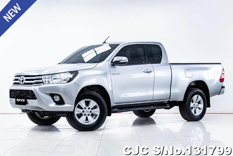 Toyota Hilux in Silver for Sale Image 2