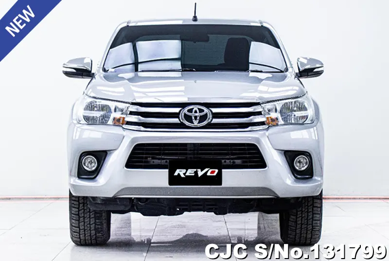 Toyota Hilux in Silver for Sale Image 3