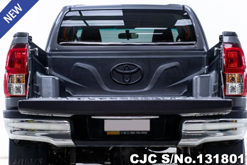 Toyota Hilux in Gray for Sale Image 5