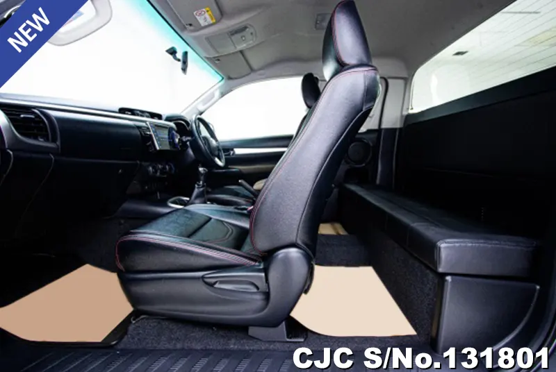 Toyota Hilux in Gray for Sale Image 7