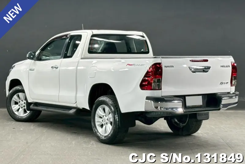 Toyota Hilux in White for Sale Image 1