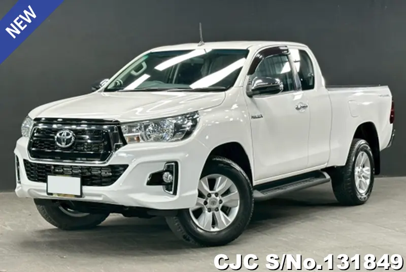Toyota Hilux in White for Sale Image 3