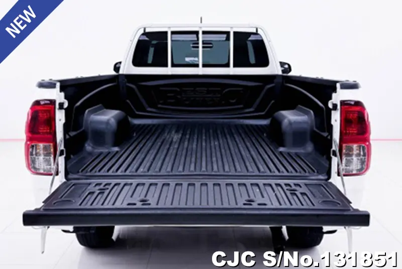 Toyota Hilux in White for Sale Image 4