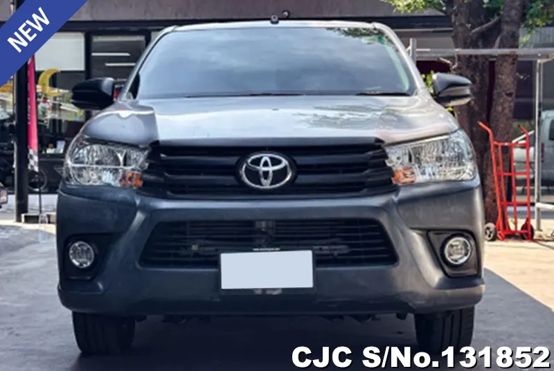 Toyota Hilux in Gray for Sale Image 4