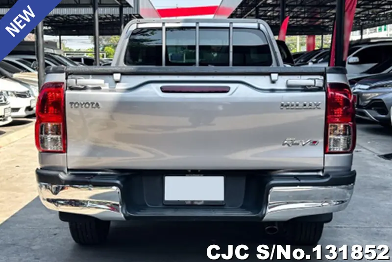 Toyota Hilux in Gray for Sale Image 5