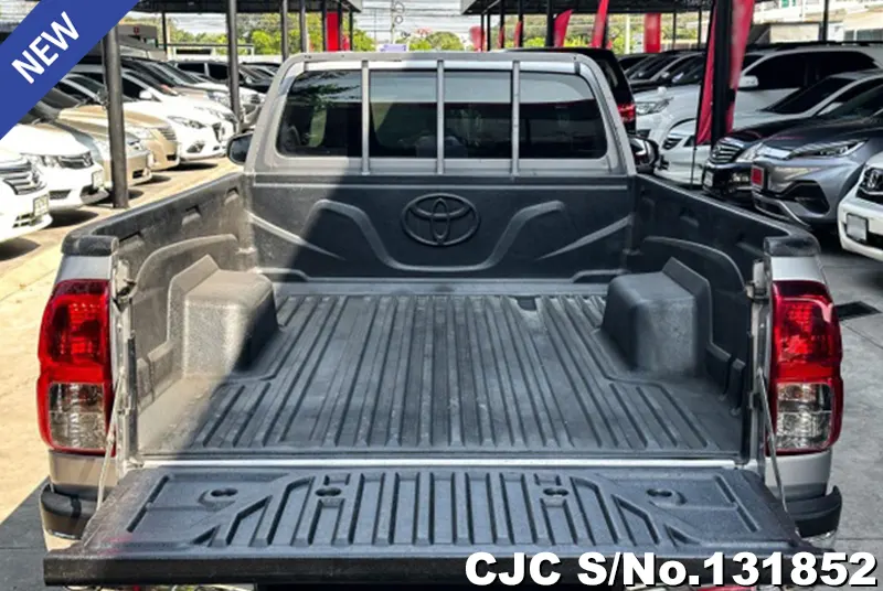 Toyota Hilux in Gray for Sale Image 7