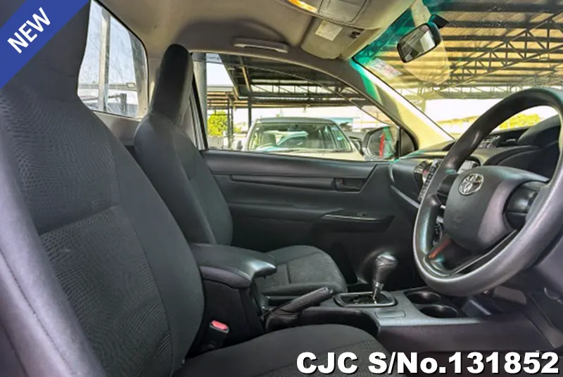 Toyota Hilux in Gray for Sale Image 9