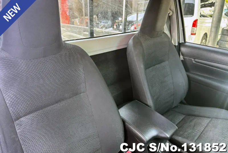 Toyota Hilux in Gray for Sale Image 10