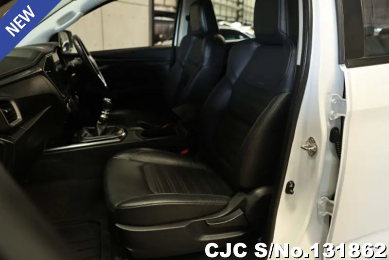 Isuzu D-Max in White for Sale Image 7