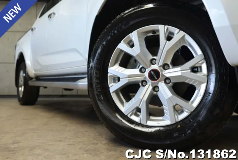 Isuzu D-Max in White for Sale Image 10